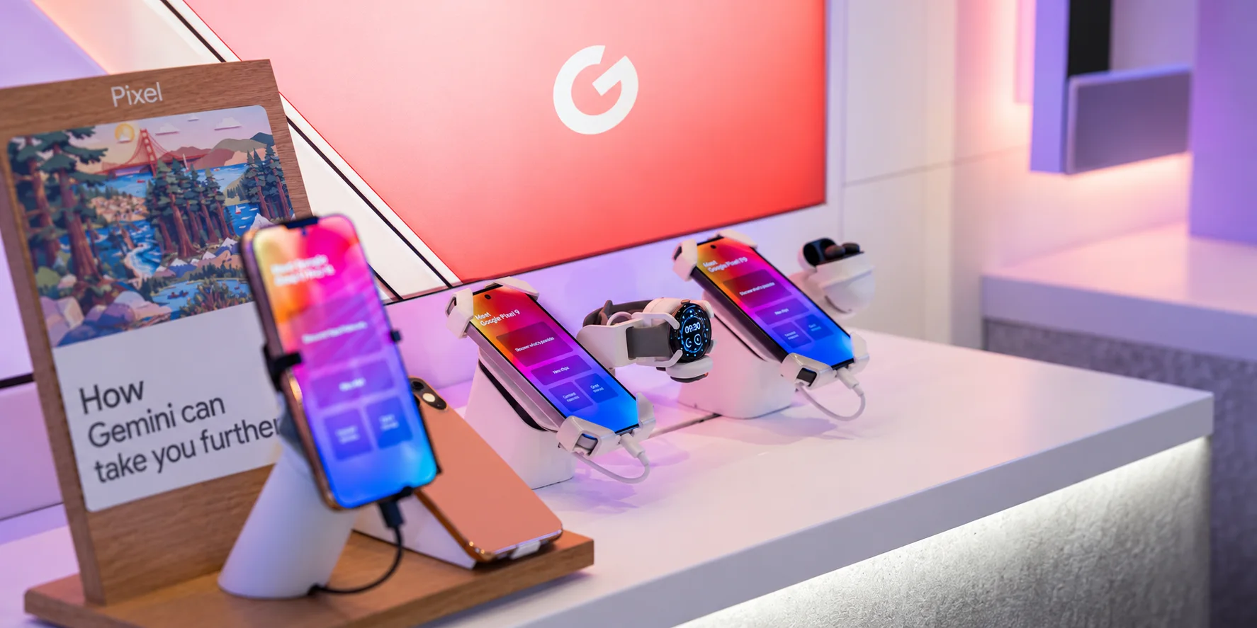 Google Pixel phones and a smartwatch displaying product experiences in store
